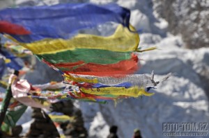Himaláje, Nepál - modlitební vlaječky